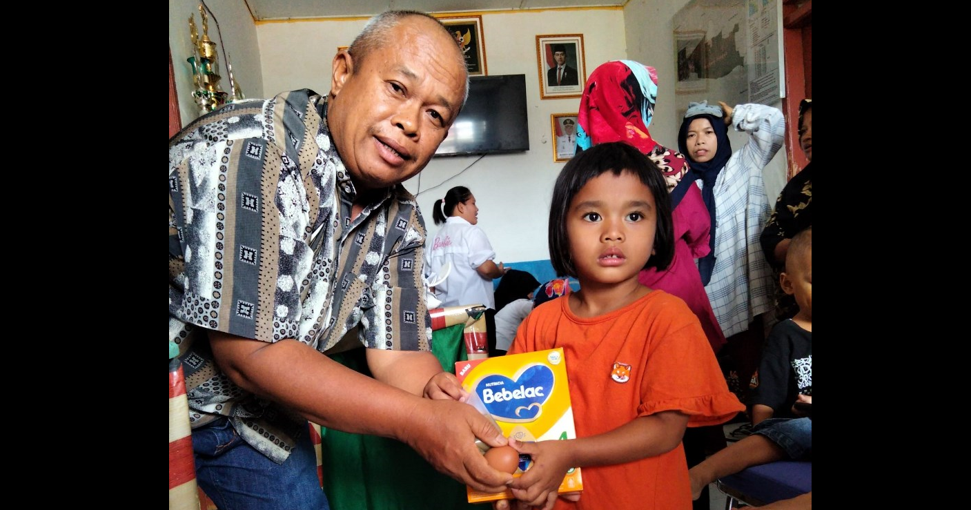 Pemdes Sorkam Tengah Beri Makanan Tambahan Bumil dan Balita