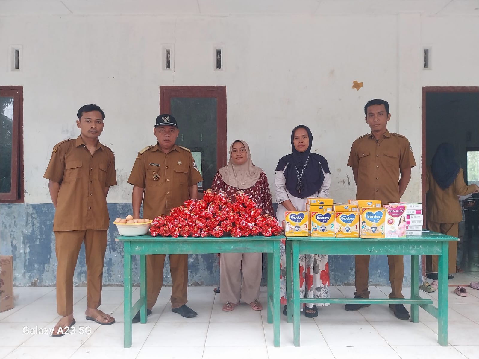 Pemdes Pananggahan Beri Makanan Tambahan Bumil, Balita dan Lansia